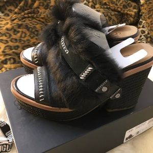 UGG Fluff PUNK Heel size 9 Brand New!